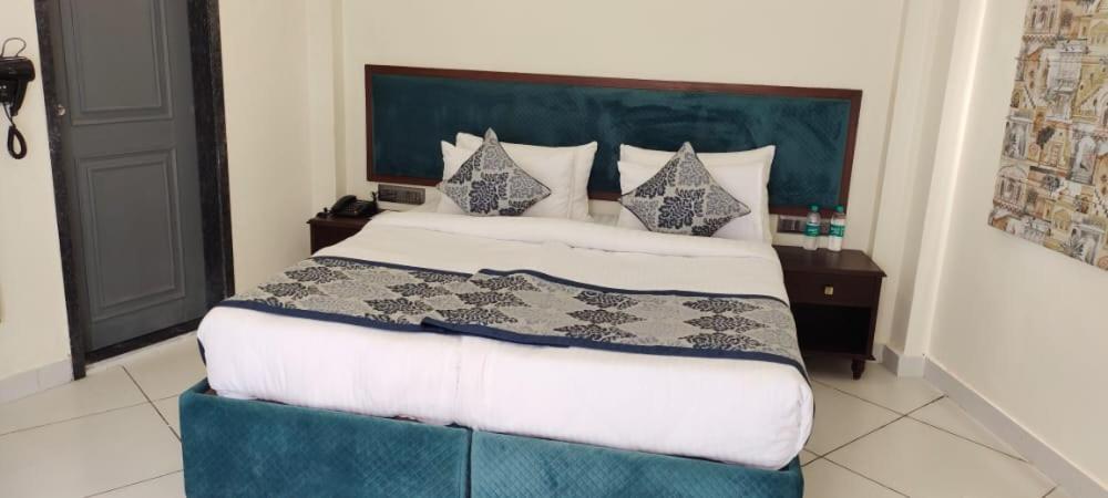 Traavista Aravali Mahal Hotel Udaipur Exterior photo